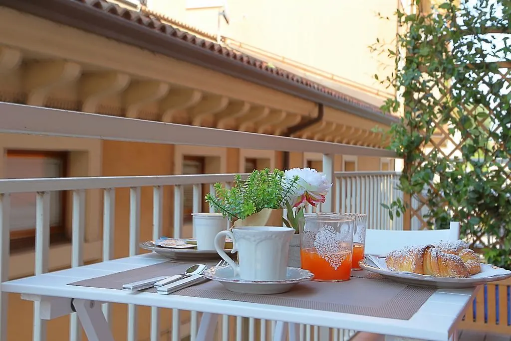 *** Guest house La Casetta Di Lina Rooms And Apartments Verona Italy