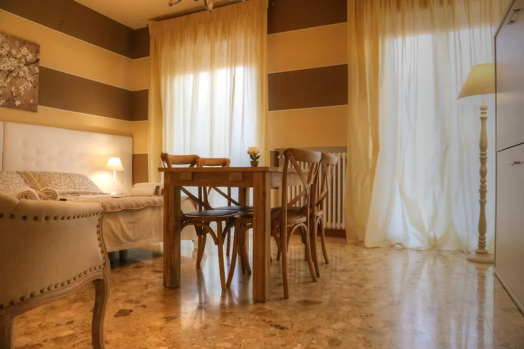 בית הארחה La Casetta Di Lina Bed & Breakfast Verona